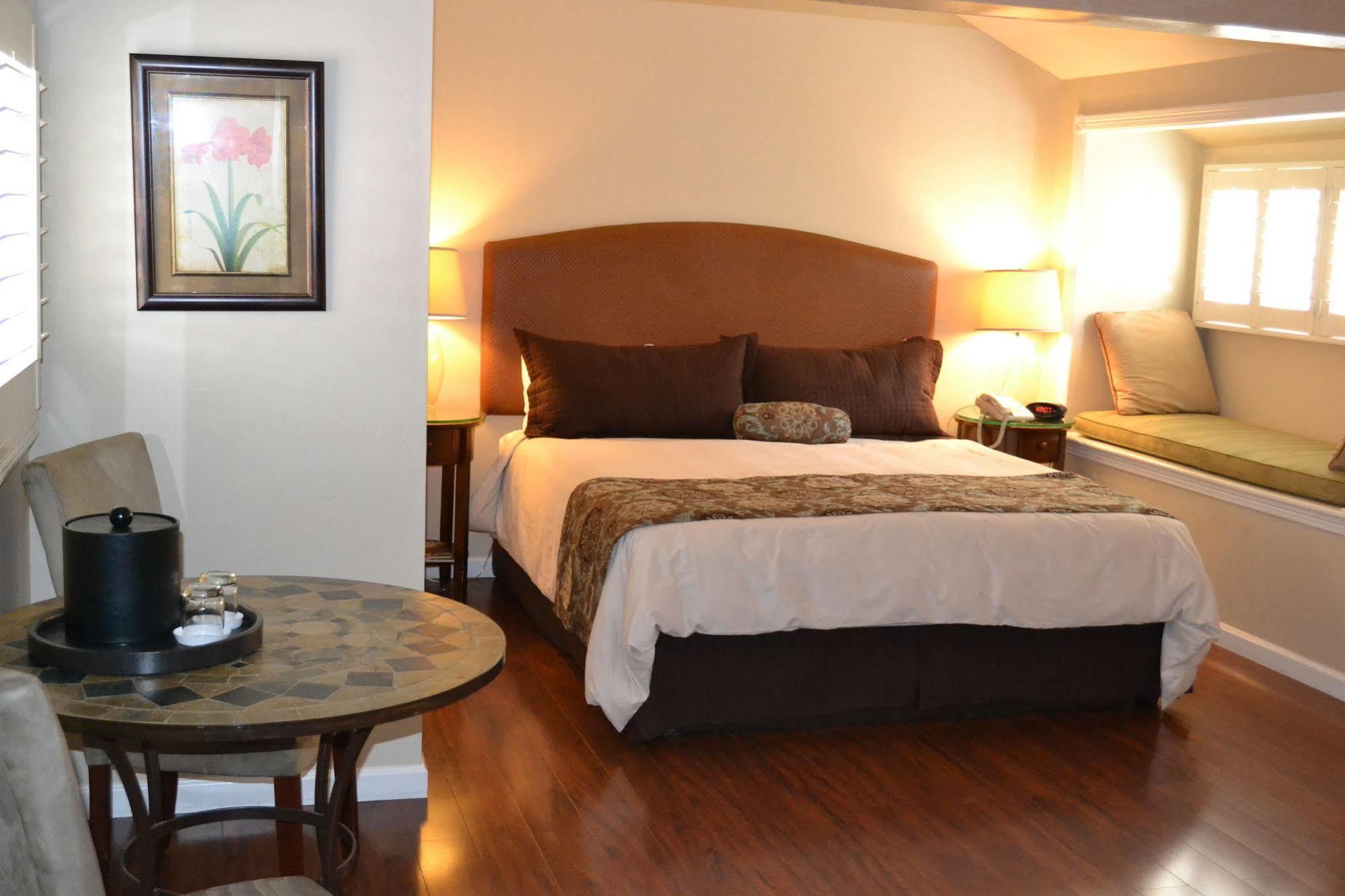 Sunset Hotel 3*
